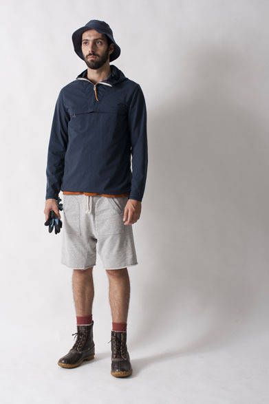 <strong>FUJITO｜フジト</strong>　2013春夏コレクション　Classic Anorak3万3600円、V-Neck Pocket T7350円、Sweat Pants1万2600円、Safari Hat8400円