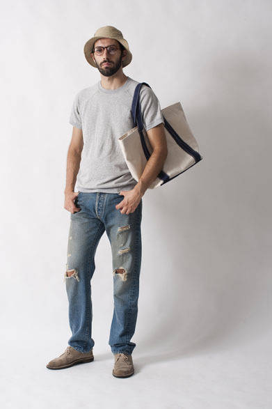 <strong>FUJITO｜フジト</strong>　2013春夏コレクション　S/S Sweat1万2600円、Denim4万6200円、Safari Hat8400円、Tote Bag M1万2600円