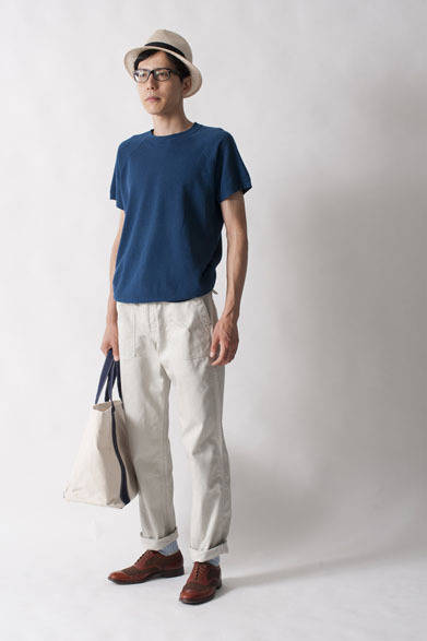 <strong>FUJITO｜フジト</strong>　2013春夏コレクション　S/S Sweat1万2600円、Fatigue Pants1万8900円、Straw Hat9450円、Tote Bag M1万2600円