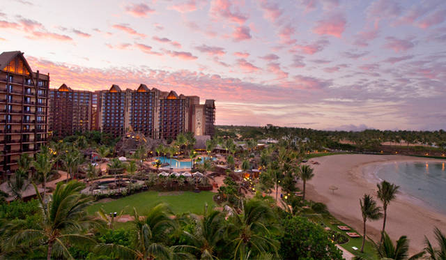 <strong>Secrets behind the Success｜エリオット・ミルズ</strong>　2011年8月29日、 ハワイ・オワフ島の西海岸にあるコオリナに、ディズニーのあたらしいリゾートホテル「アウラニ・ディズニー・リゾート＆スパ コオリナ・ハワイ」がオープンした  ©Disney