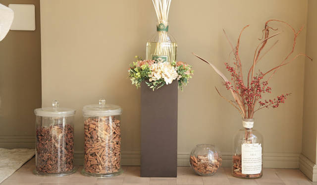 <strong>Dr.Vranjes｜ドットール・ヴラニエス</strong>　代官山の店内には、香りのもととなる原料も