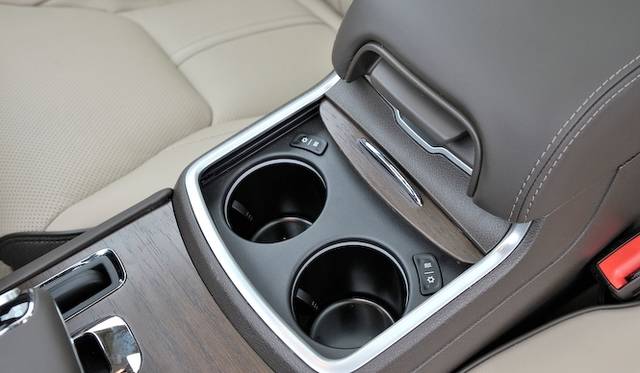 <strong>Chrysler 300C Luxury｜クライスラー 300C ラグジュアリー</strong>