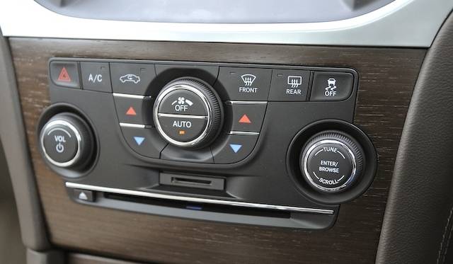 <strong>Chrysler 300C Luxury｜クライスラー 300C ラグジュアリー</strong>