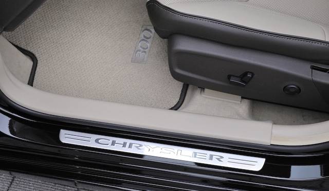 <strong>Chrysler 300C Luxury｜クライスラー 300C ラグジュアリー</strong>