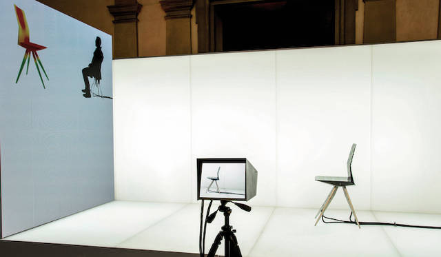 <strong>R18 Ultra Chair prototype｜R18 ウルトラ チェアー プロトタイプ</strong><br />2012年4月のミラノ家具フェアーにて1,500人ものテスターが座った