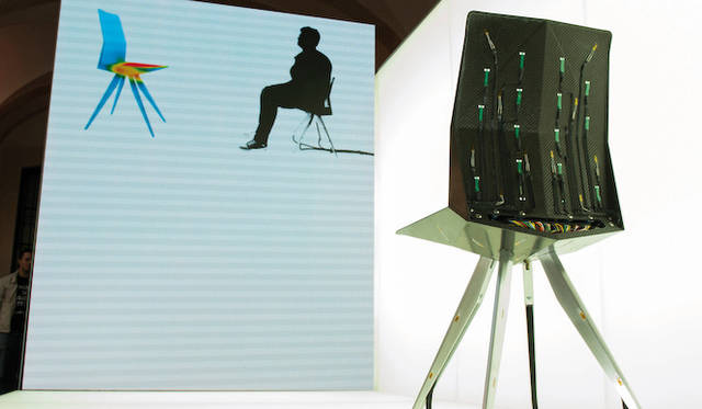 <strong>R18 Ultra Chair prototype｜R18 ウルトラ チェアー プロトタイプ</strong><br />2012年4月のミラノ家具フェアーにて1,500人ものテスターが座った
