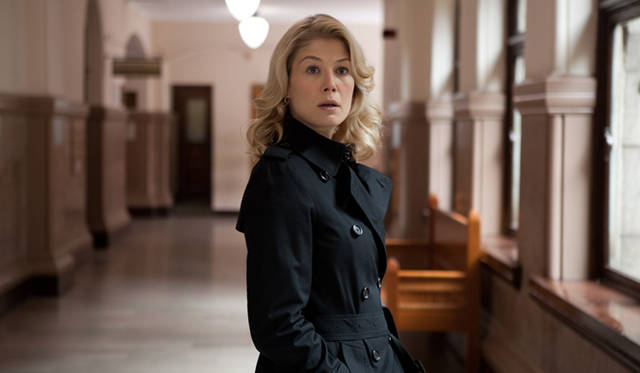 <strong>MOVIE｜『アウトロー』</strong>　ヒロイン役のロザムンド・パイク © 2012 Paramount Pictures. All Rights Reserved.