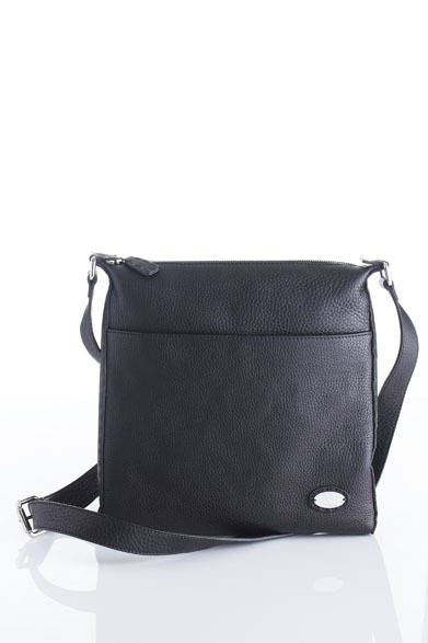 　セレリア メッセンジャーバッグ15万3300円（フェンディ／阪急メンズ東京）