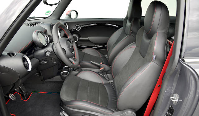 <strong>MINI John Cooer Works GP｜ミニ ジョン・クーパー・ワークス GP</strong>