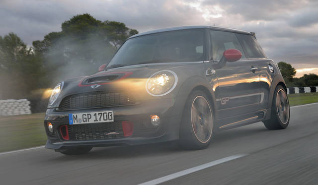 <strong>MINI John Cooer Works GP｜ミニ ジョン・クーパー・ワークス GP</strong>