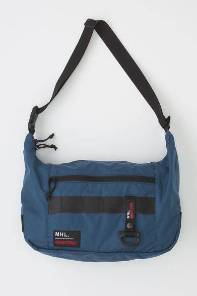 　「MHL.×BRIEFING」　ショルダーバッグ2万6250円