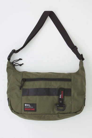 　「MHL.×BRIEFING」　ショルダーバッグ2万6250円