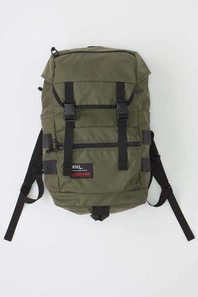 　「MHL.×BRIEFING」　デイパック3万7800円