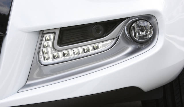 <strong>Renault Megane Estate GT Line｜ルノー メガーヌ エステートGTライン</strong><br />マイナーチェンジで採用されたL型のLEDライト