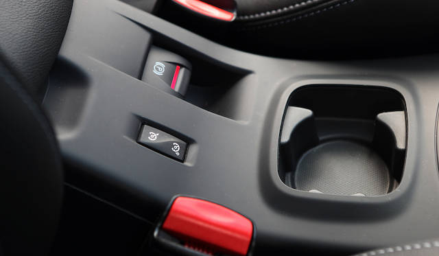 <strong>Renault Megane Estate GT Line｜ルノー メガーヌ エステートGTライン</strong><br />パーキングブレーキはボタンで操作する電気式