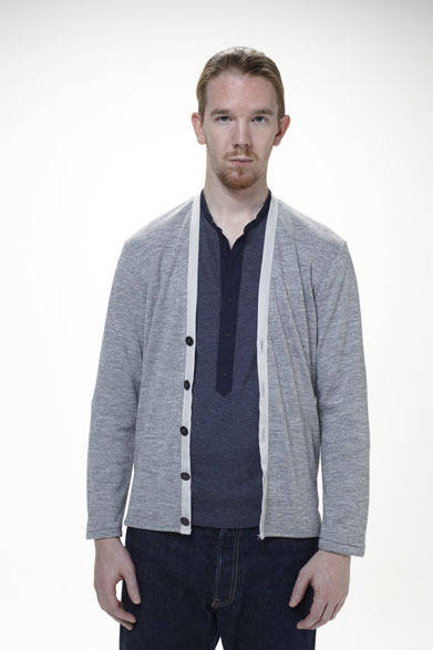 <strong>FLISTFIA｜フリストフィア</strong>　2013春夏コレクション　Button Cardigan 1万2915円、3/4 Henley Neck Shirts 1万2600円