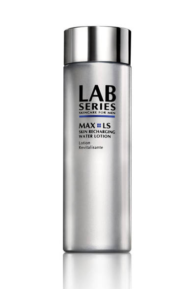 <strong>ARAMIS LAB SERIES│アラミス ラボ シリーズ</strong>　＜化粧水＞　「マックス LS チャージ ウオーター」<br>肌になじませた瞬間から内部にぐんぐん吸い込まれていく感覚が新鮮な化粧水。アクアトロン ウォーターテクノロジーで、肌のすみずみに水分が行き渡り、うるおいとハリ、弾力のある肌に導く。7350円（200mL）