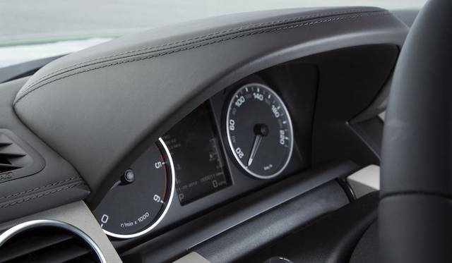 <strong>Land Rover Discovery 4｜ランドローバー ディスカバリー4</strong>