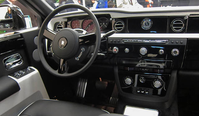 <strong>Rolls-Royce Phantom SWB Art Deco｜ロールス・ロイス ファントム SWB アール・デコ</strong>