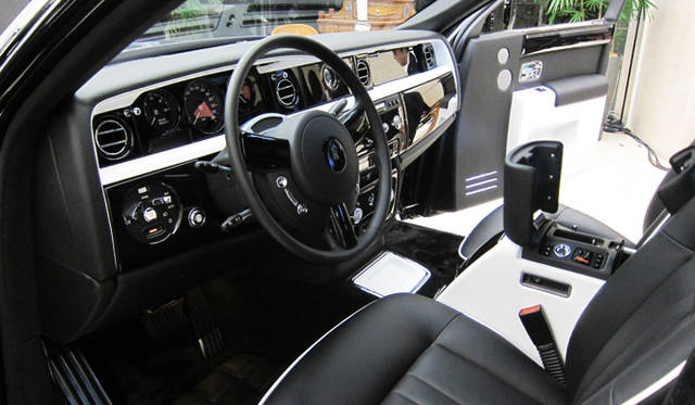 <strong>Rolls-Royce Phantom SWB Art Deco｜ロールス・ロイス ファントム SWB アール・デコ</strong>