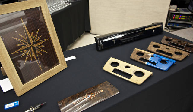 <strong>Rolls-Royce Art Deco Collection｜ロールス・ロイス アール・デコ コレクション</strong><br />インテリアに使用される象嵌細工がほどこされたウッドパネル