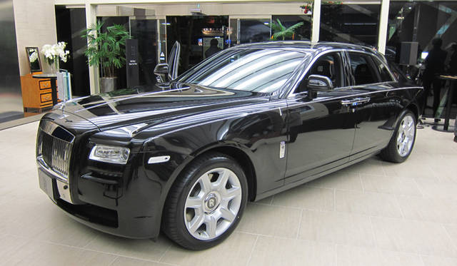 <strong>Rolls-Royce Ghost Art Deco｜ロールス・ロイス ゴースト アール・デコ</strong><br />ファントムと同時に公開された アール・デコ エディションのゴースト