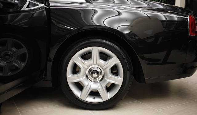 <strong>Rolls-Royce Ghost Art Deco｜ロールス・ロイス ゴースト アール・デコ</strong>