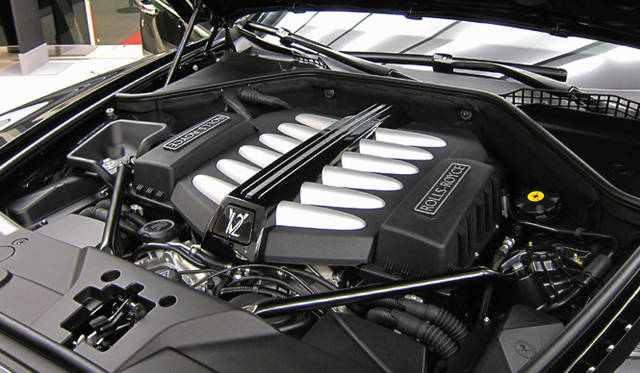 <strong>Rolls-Royce Ghost Art Deco｜ロールス・ロイス ゴースト アール・デコ</strong><br />ミニロールスとはいえ、こちらもV12気筒エンジンを搭載するゴースト。最高出力420kW（570ps）。0-100km/h加速はわずか4.9秒と俊足