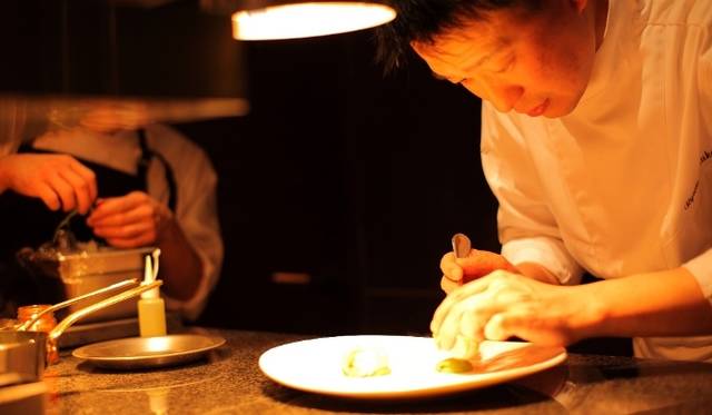 <strong>EAT｜レストラン リューズ</strong>　飯塚隆太シェフ