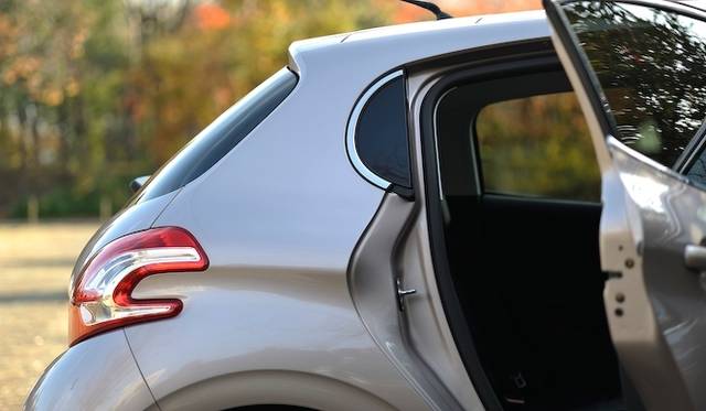 <strong>Peugeot 208 Cielo｜プジョー 208 シエロ</strong>