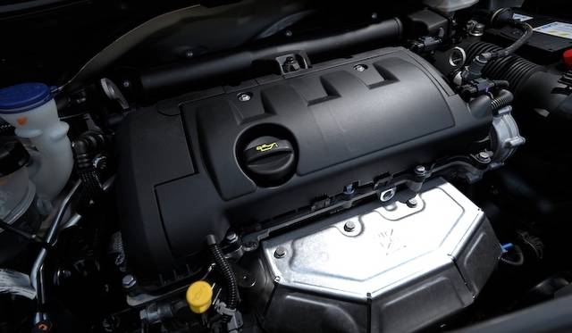 <strong>Peugeot 208｜プジョー 208</strong><br />こちらは1.6リッターの直列4気筒エンジン。最高出力120psを発生する