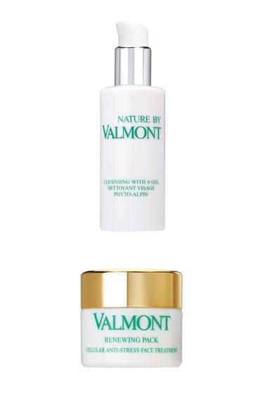 <strong>VALMONT｜ヴァルモン</strong>　上／＜洗顔・クレンジング＞　「クレンジング ウィズア ジェル」　肌のバランスを大切にしながら、メイクや肌の汚れをオフ。肌の調子を整え、抗酸化の特性をもつオタネニンジン根エキスとチャ葉エキスを配合。ひげ剃り用のジェルとしてもお勧め。7350円（125mL）<br>下／＜洗顔・クレンジング＞　「リニューパック（パック）」　毎朝の洗顔に、あるいは特別な日のパックとして使いたいクリーム状マスク。肌に元気をあたえ、補給しながら肌本来のバランスを取り戻すと同時に皮脂膜を整える。1万9425円（50g）