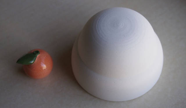 <strong>kokokashiko.jp｜ここかしこ</strong>　新年にピッタリなイメージの鏡餅の形のぐいのみ「ぐいのみ鏡餅」1万1550円