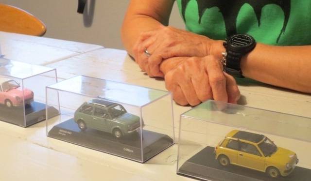 <strong>日産パイクカー誕生秘話 Be-1</strong><br />チームが手掛けたパイクカーたちのミニカー。左から「フィガロ」、「PAO」、そして今回の主役「Be-1」