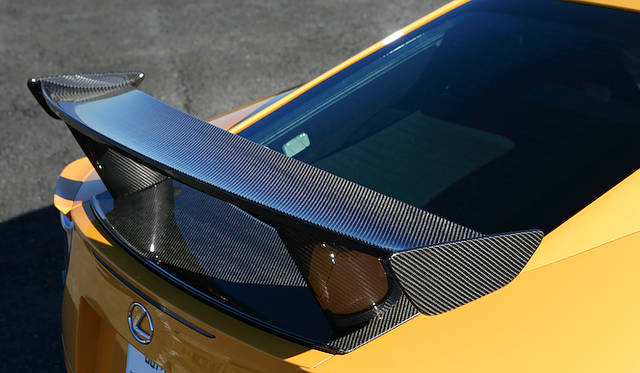 <strong>Lexus LFA Nurburgring Package｜レクサス LFA ニュルブルクリンク パッケージ</strong><br />CFRP製固定式大型リアウイング