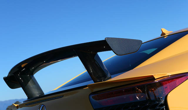<strong>Lexus LFA Nurburgring Package｜レクサス LFA ニュルブルクリンク パッケージ</strong><br />CFRP製固定式大型リアウイング