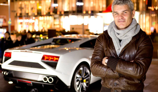 <strong>My Own Watch｜エジナルド・ベルトーリさん</strong>　ランボルギーニの最新モデル「ガヤルド」と一緒に