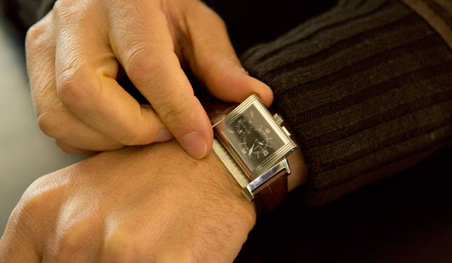 <strong>My Own Watch｜エジナルド・ベルトーリさん</strong>　反転させるだけで別時間帯を表示できる画期的なデュアルタイムウォッチ