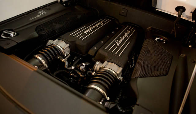 <strong>My Own Watch｜エジナルド・ベルトーリさん</strong>　V型10気筒エンジンをミッドシップに搭載。最高出力は560psを発揮する