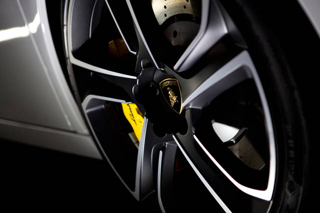 <strong>My Own Watch｜エジナルド・ベルトーリさん</strong>　流行のシルバー×マットブラック仕上げの19インチホイール