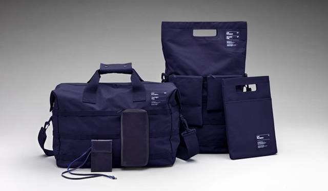 <strong>Unit Portables｜ユニット・ポータブルズ</strong>　左／オーバーナイトバッグ1万6000円、中／ショルダーバッグ1万2800円、右／iPadバッグ5800円