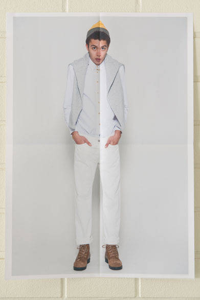 <strong>DISCOVERED｜ディスカバード</strong>　2013春夏コレクション　NORMAL SHIRT1万7850円、HIGH DENIM PANTS1万9950円、COTTON RIB CAP6300円、6HOLL BOOTS4万6200円