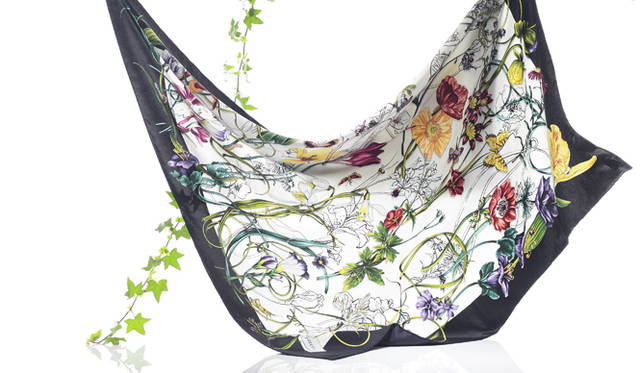 <strong>GUCCI｜グッチ</strong>　スカーフ 4万5150円