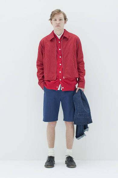 <strong>BLACK & BLUE｜ブラック アンド ブルー</strong>　2013春夏コレクション　ブルゾン3万6750円、カーディガン4万425円、パンツ2万3100円