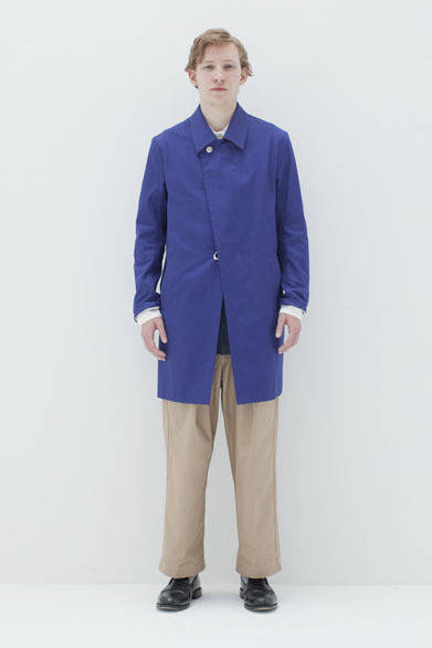 <strong>BLACK & BLUE｜ブラック アンド ブルー</strong>　2013春夏コレクション　アウター5万400円、パンツ2万5200円
