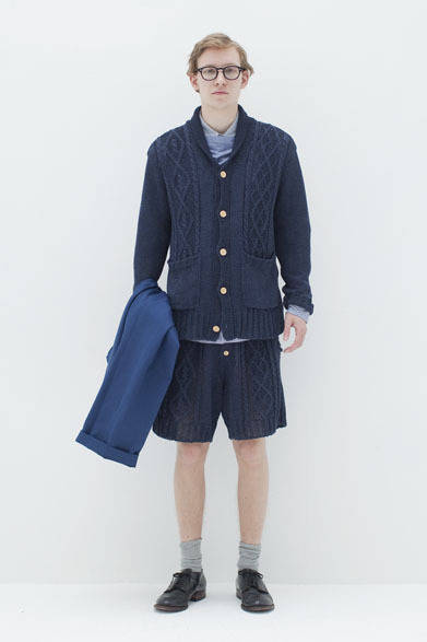 <strong>BLACK & BLUE｜ブラック アンド ブルー</strong>　2013春夏コレクション　カーディガン4万425円、プルオーバー1万9950円、パンツ3万5175円