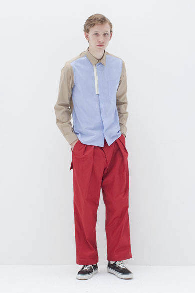 <strong>BLACK & BLUE｜ブラック アンド ブルー</strong>　2013春夏コレクション　シャツ2万4675円、パンツ2万5200円