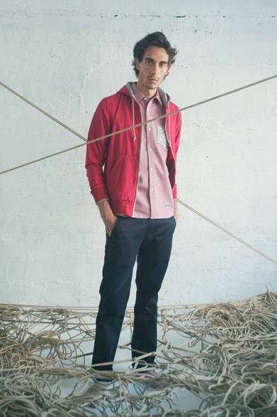 <strong>BiceSter｜ビスタ</strong>　2013春夏コレクション　アウター2万9400円、シャツ1万7850円、パンツ2万4150円