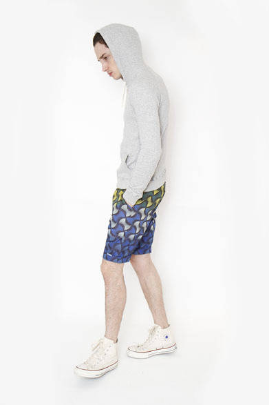 <strong>MINOTAUR｜ミノトール</strong>　2013春夏コレクション　LoopWheel Parka 1万9950円、GRADATION PATTERN SHORTS 2万3625円