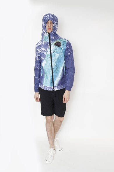 <strong>MINOTAUR｜ミノトール</strong>　2013春夏コレクション　Jaxa Reversible Deck Jacket 2万5725円、Wrinkles Shorts 2万3625円